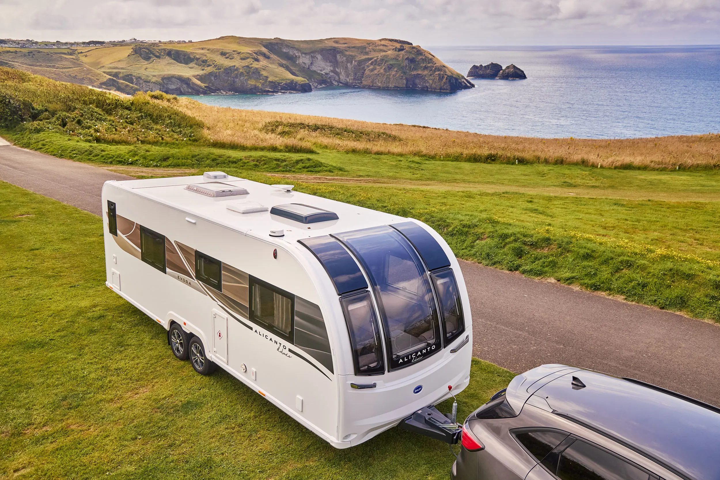 Alicanto Grande Deluxe Towing Shot